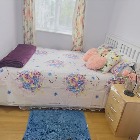 Sweet Home In Heart Of Barking บาร์คกิ้ง ภายนอก รูปภาพ